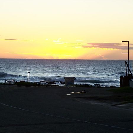 Breeze Inn Guesthouse Kiddʼs Beach Exteriör bild