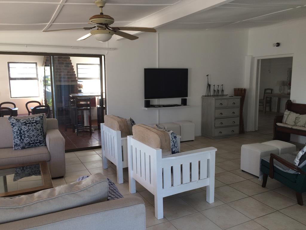 Breeze Inn Guesthouse Kiddʼs Beach Exteriör bild