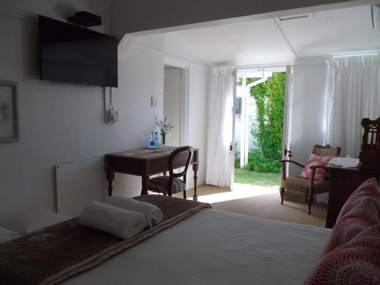Breeze Inn Guesthouse Kiddʼs Beach Exteriör bild
