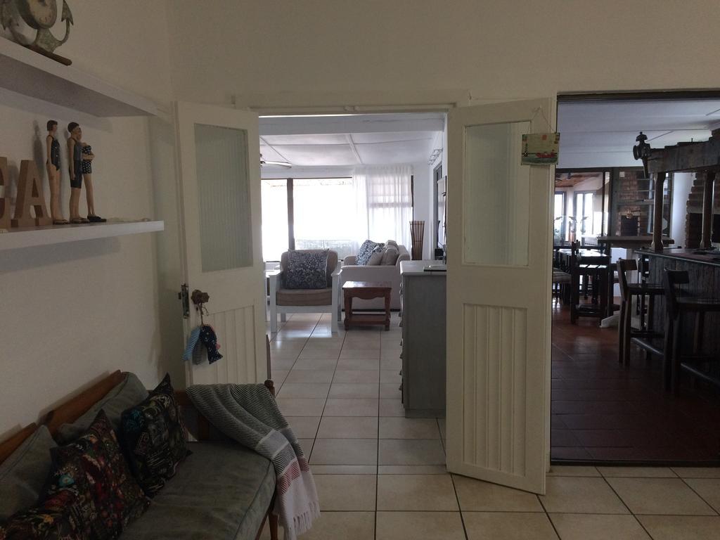 Breeze Inn Guesthouse Kiddʼs Beach Exteriör bild