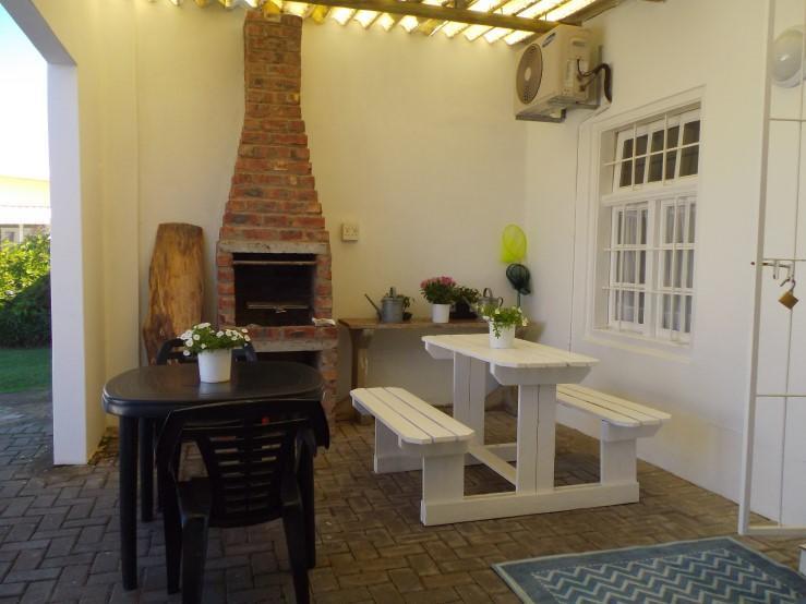 Breeze Inn Guesthouse Kiddʼs Beach Exteriör bild